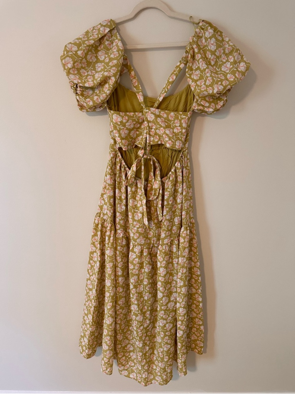 ASTR The Label Floral Midi Dress Green Pink Puff Sleeve Tie Back Size Large - Picture 4 of 14